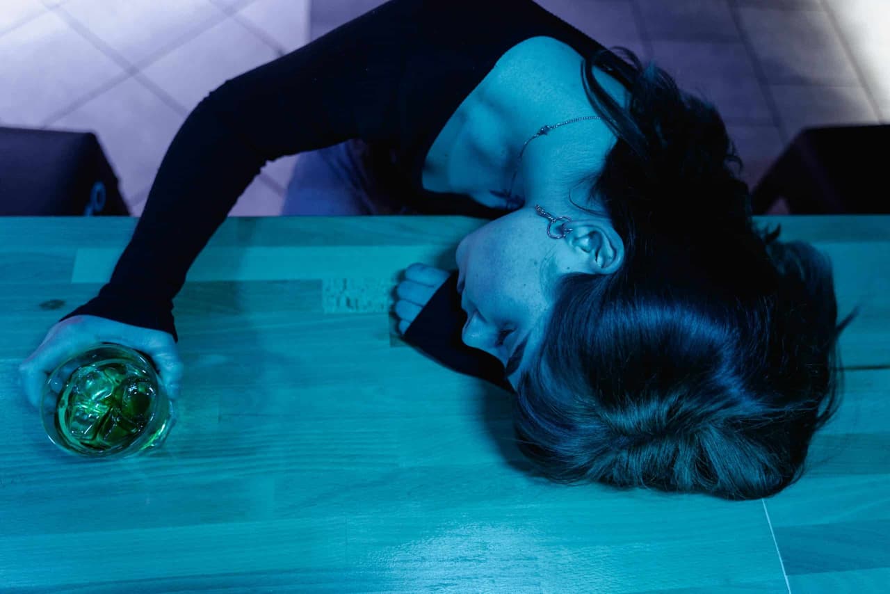What Is a Dry Drunk? Understanding Dry Drunk Syndrome and Recovery