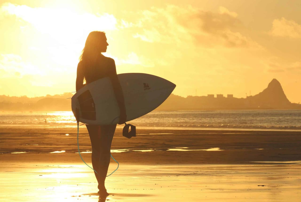woman going surfing